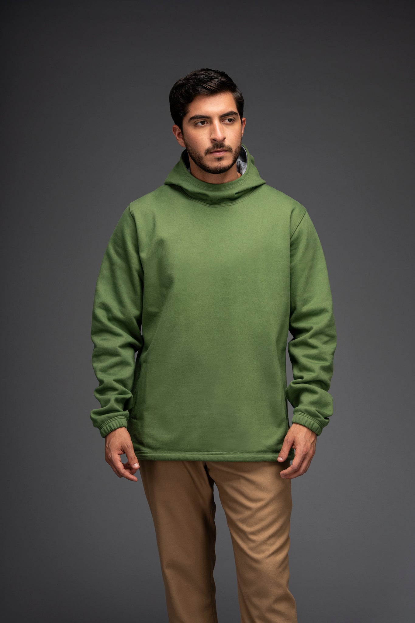 POLERA BRUNO CON CAPUCHA | VERDE