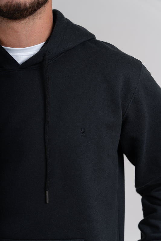 POLERA CON CAPUCHA | NEGRO